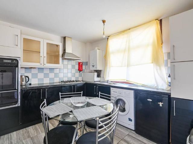 4 bedroom flat to rent
