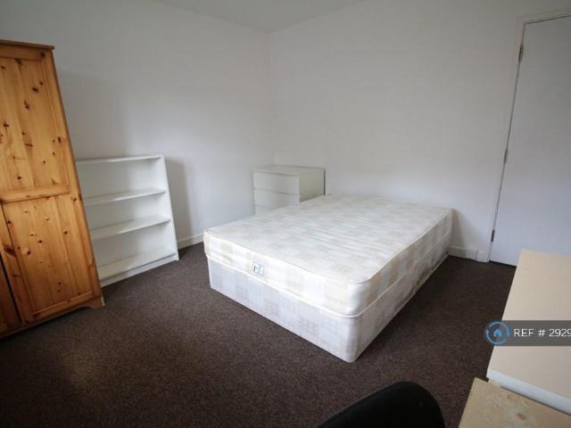 4 bedroom flat to rent