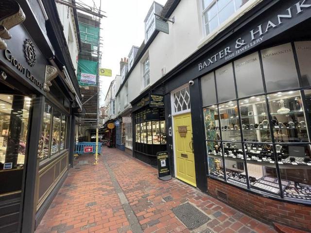 4 bedroom flat to rent