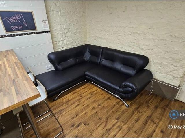 4 bedroom flat to rent