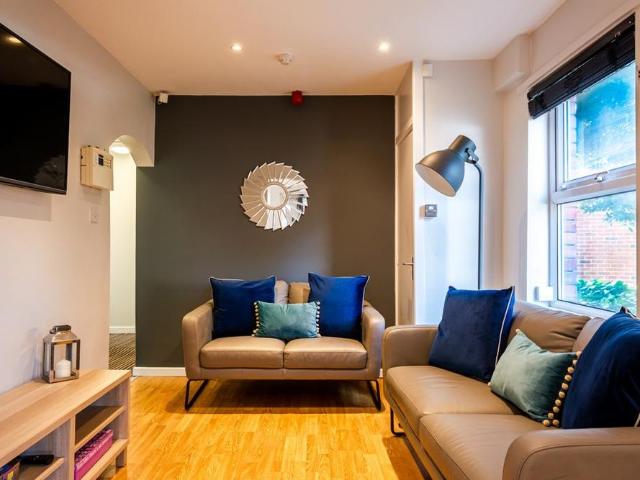 4 bedroom flat to rent