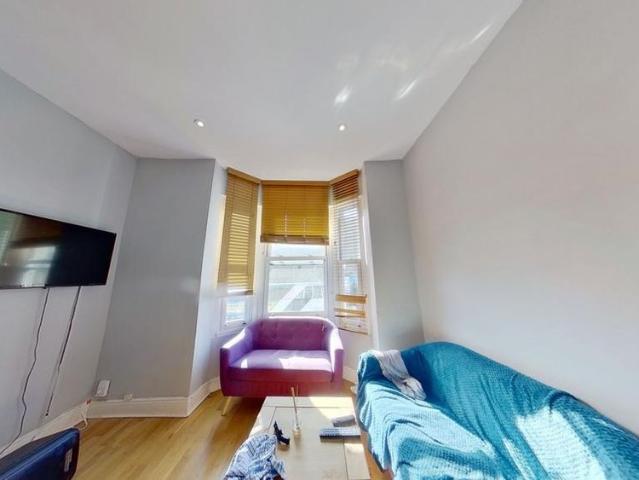 4 bedroom flat to rent