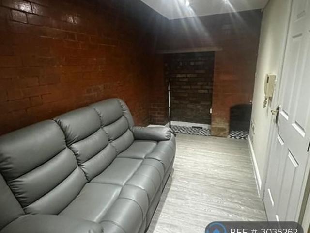 4 bedroom flat to rent