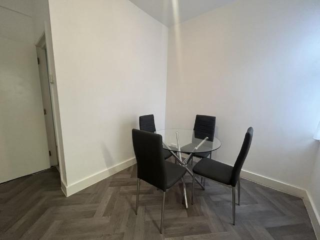 4 bedroom flat to rent