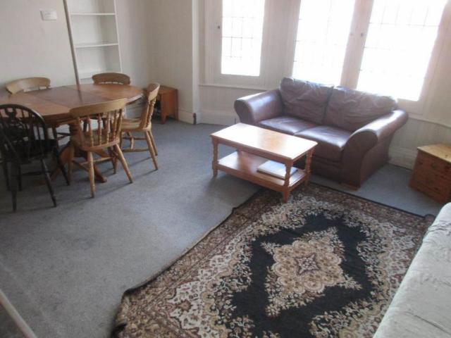 4 bedroom flat to rent