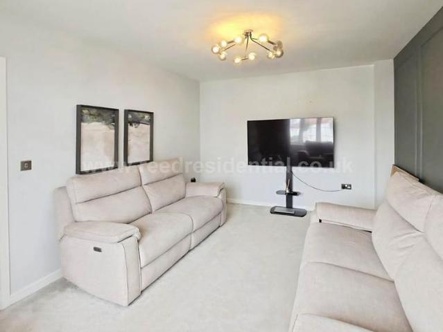 4 bedroom flat to rent