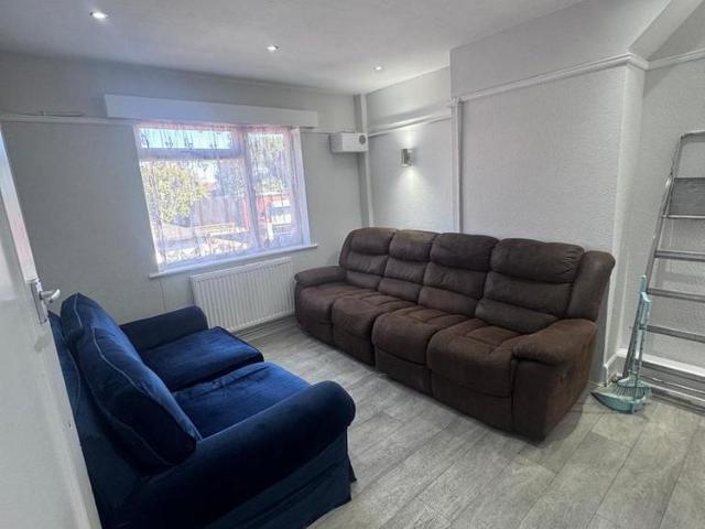 4 bedroom flat to rent