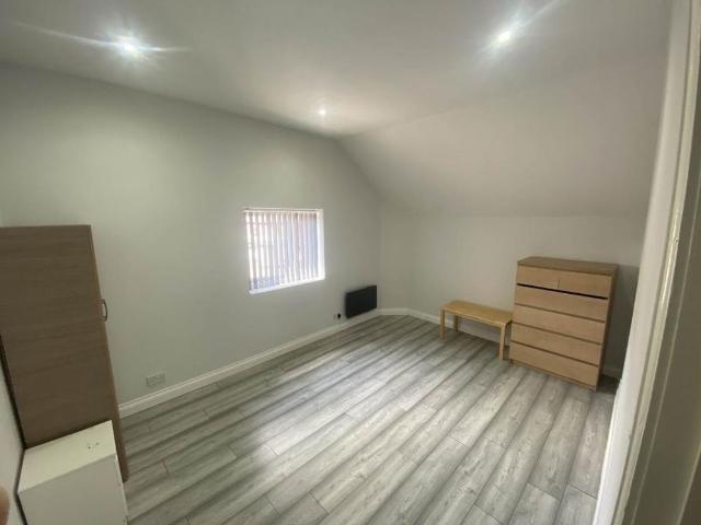 4 bedroom flat to rent
