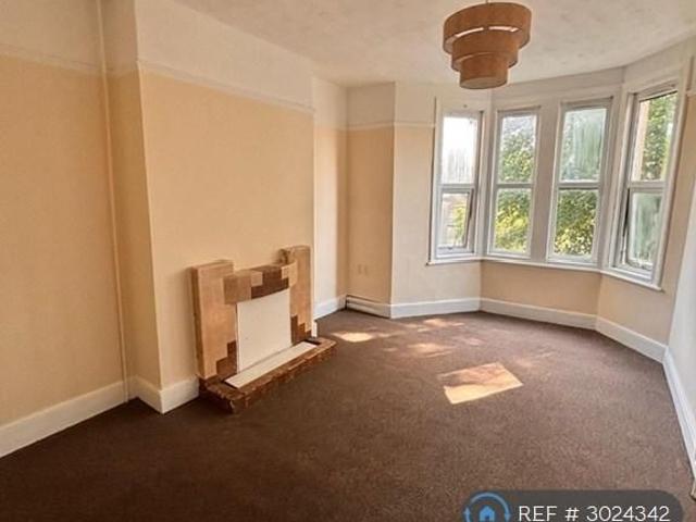 4 bedroom flat to rent