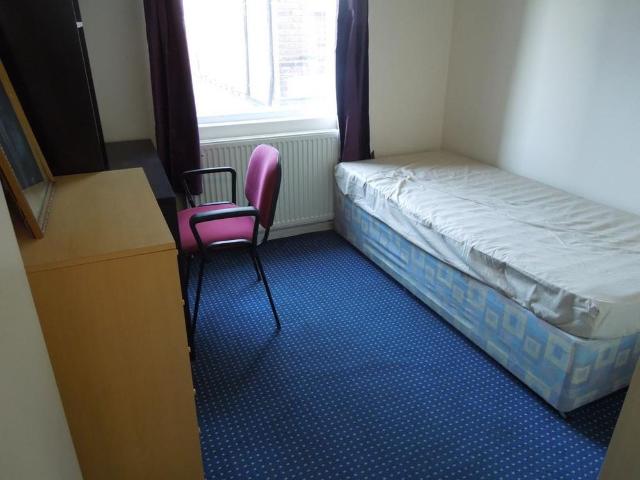 4 bedroom flat to rent