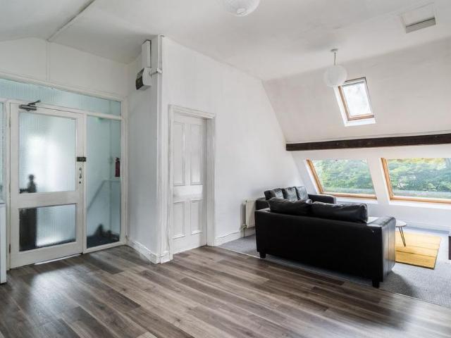 4 bedroom flat to rent