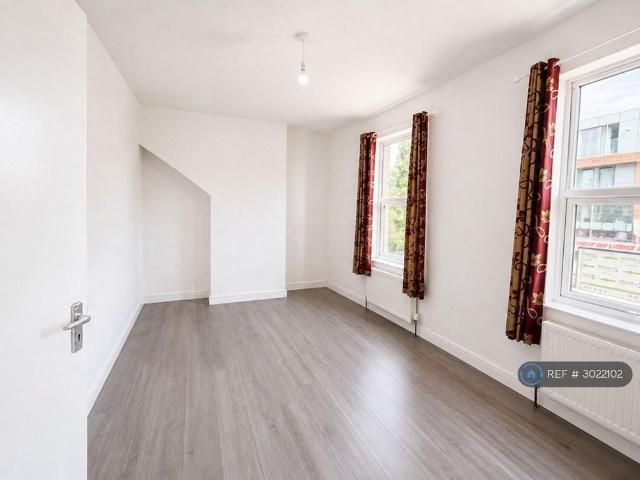 4 bedroom flat to rent