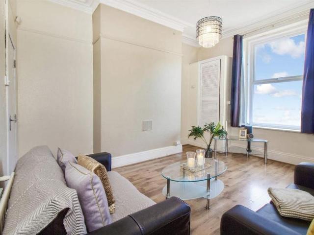 4 bedroom flat to rent