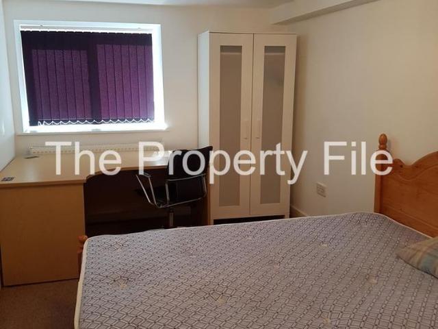 4 bedroom flat to rent
