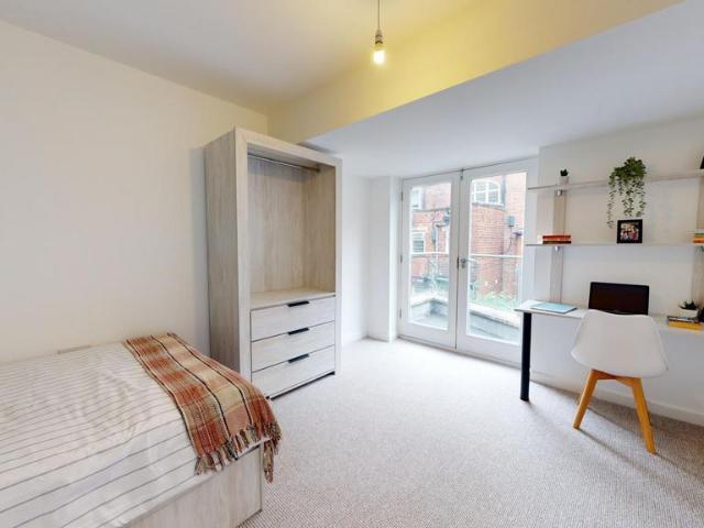 4 bedroom flat to rent