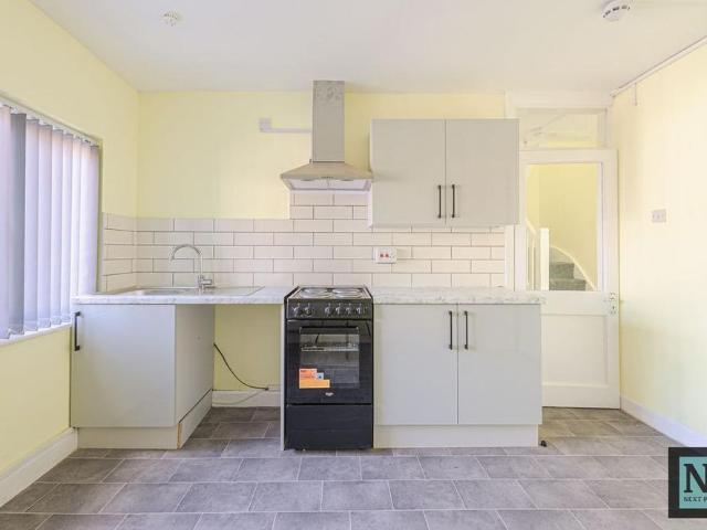 4 bedroom flat to rent
