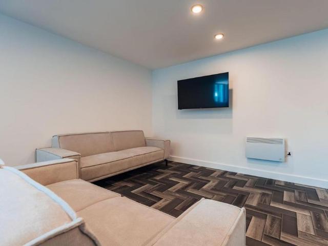 4 bedroom flat to rent