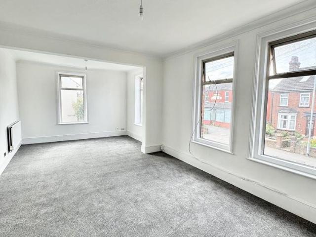 4 bedroom flat to rent