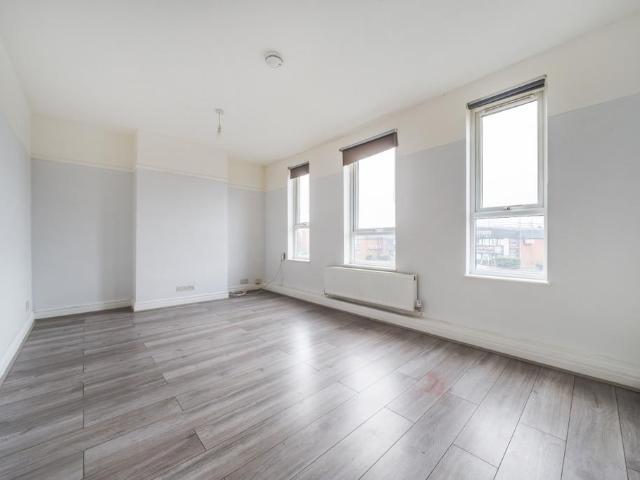 4 bedroom flat to rent