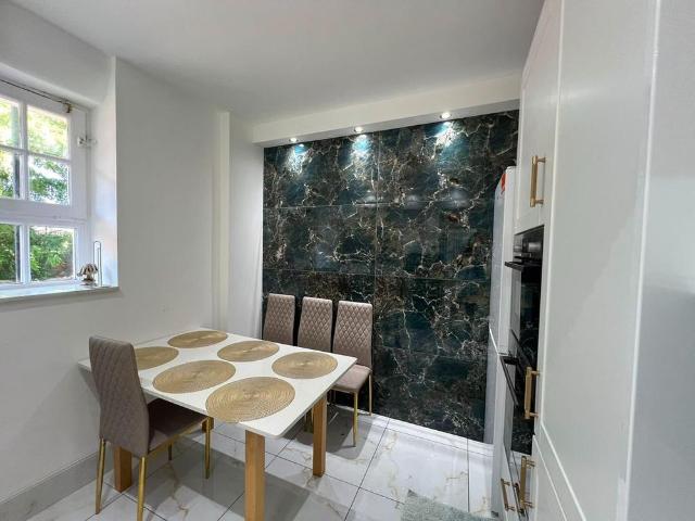 4 bedroom flat to rent