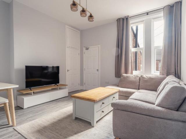 4 bedroom flat to rent