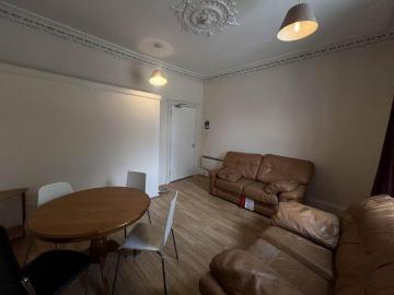 4 bedroom flat to rent