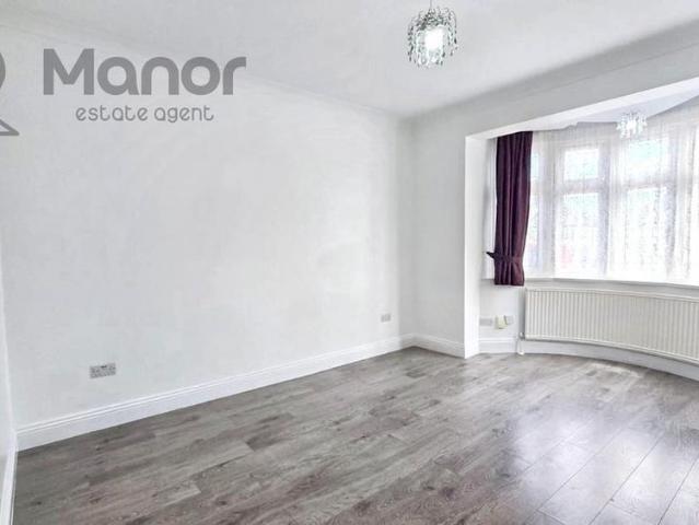 4 bedroom flat to rent