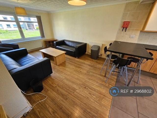 4 bedroom flat to rent