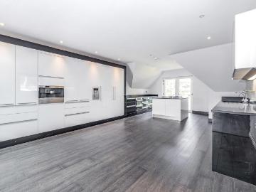4 bedroom flat to rent