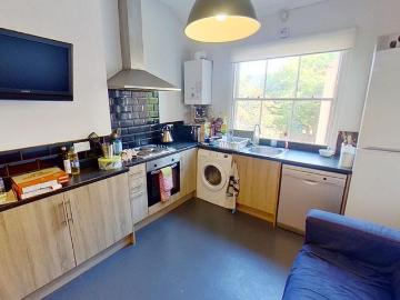4 bedroom flat to rent