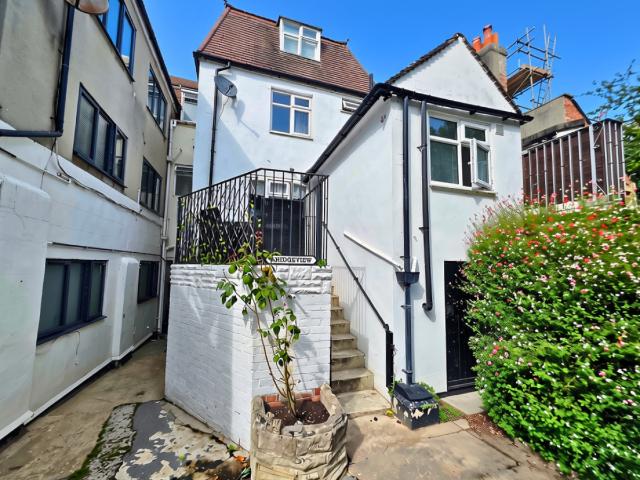 4 bedroom Flat To Rent