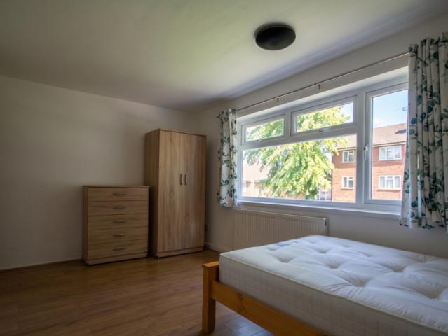 4 bedroom flat to rent