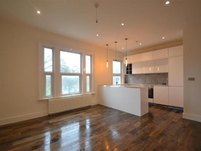 4 bedroom flat to rent