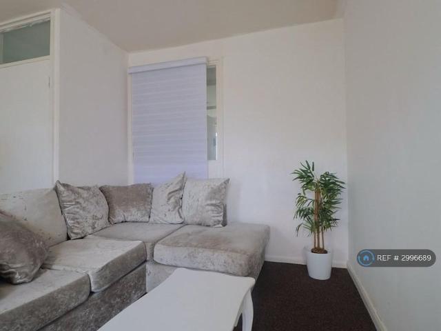 4 bedroom flat to rent