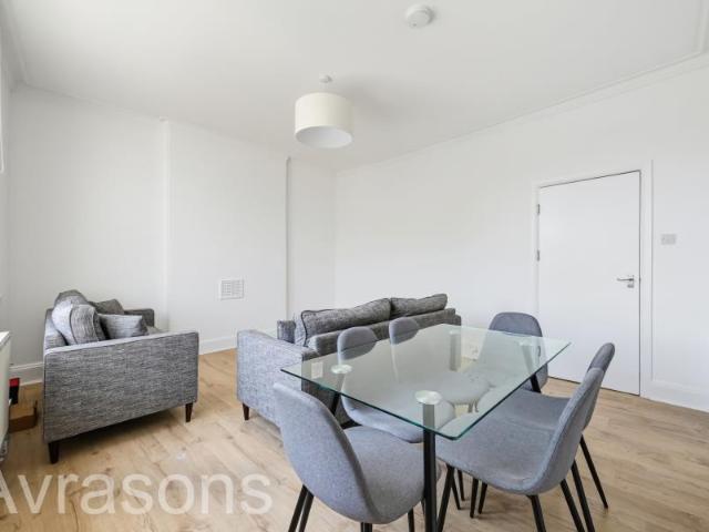 4 bedroom flat to rent