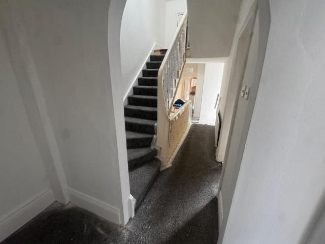 4 bedroom flat to rent