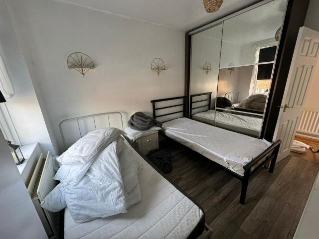 4 bedroom flat to rent