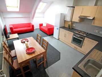 4 bedroom flat to rent