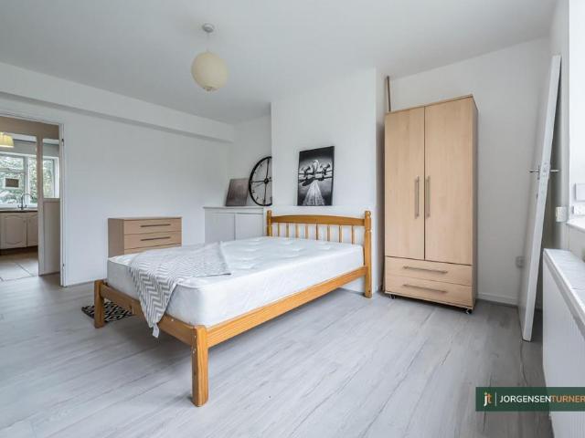 4 bedroom flat to rent