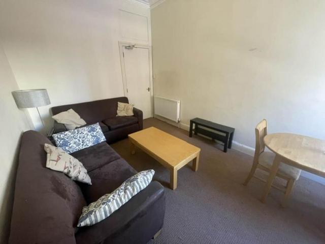 4 bedroom flat to rent
