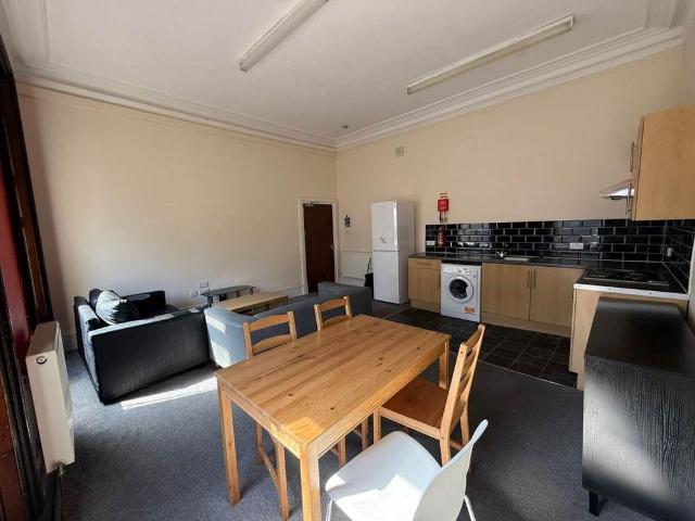 4 bedroom flat to rent