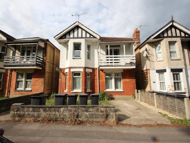 4 bedroom flat to rent