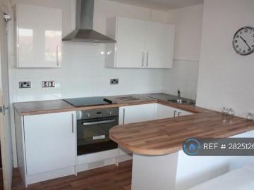 4 bedroom flat to rent
