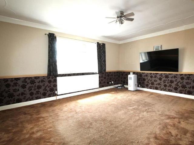 4 bedroom flat to rent
