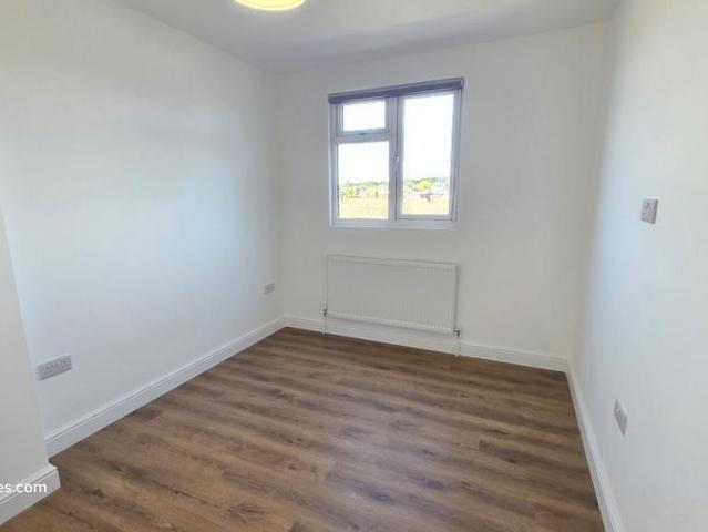 4 bedroom flat to rent