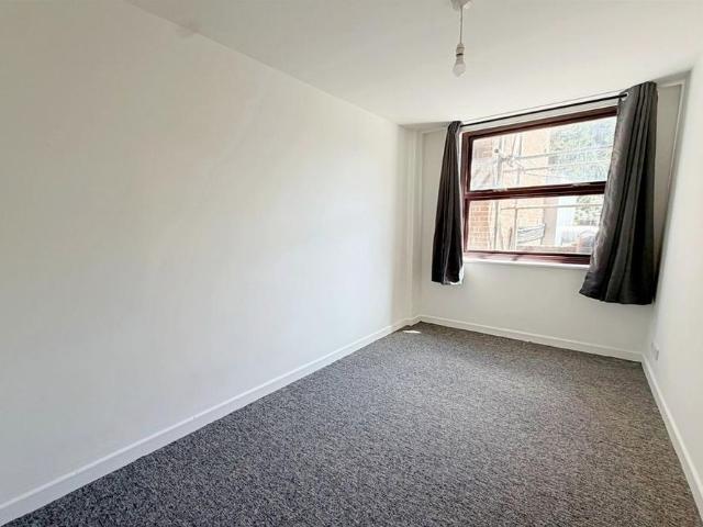 4 bedroom flat to rent