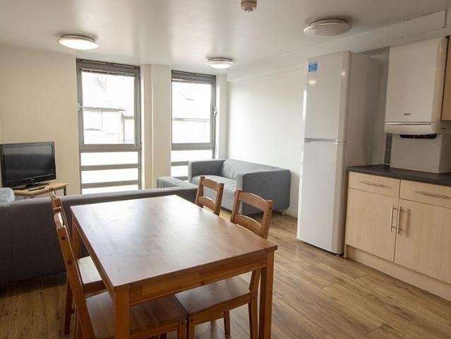 4 bedroom flat to rent