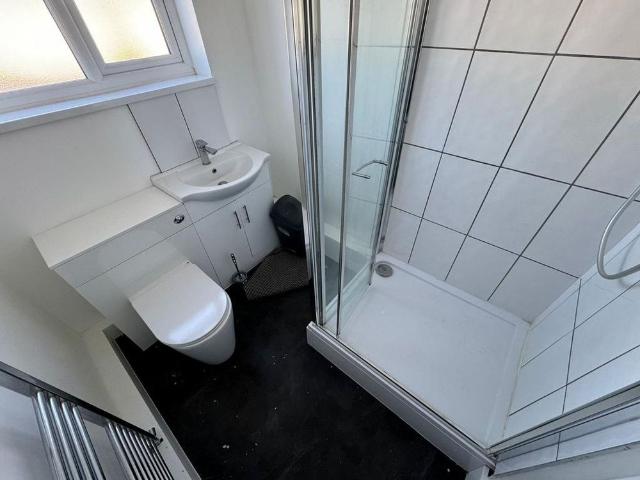 4 bedroom flat to rent