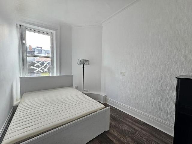 4 bedroom flat to rent