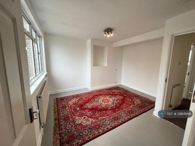 4 bedroom flat to rent